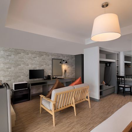 Journeyhub Pattaya Central Экстерьер фото