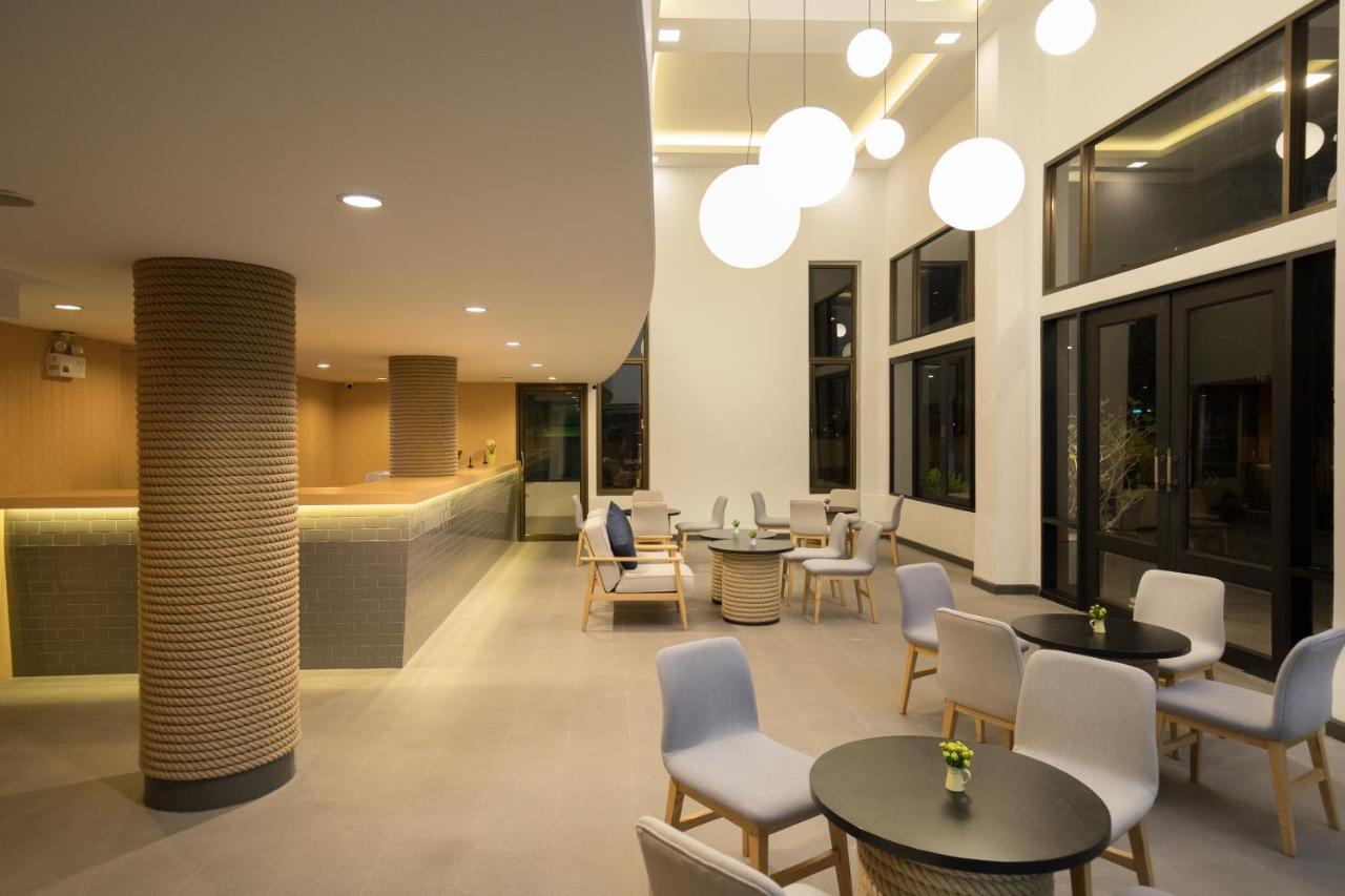 Journeyhub Pattaya Central Экстерьер фото